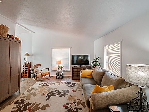 4th image of 24698 Evergreen Rd