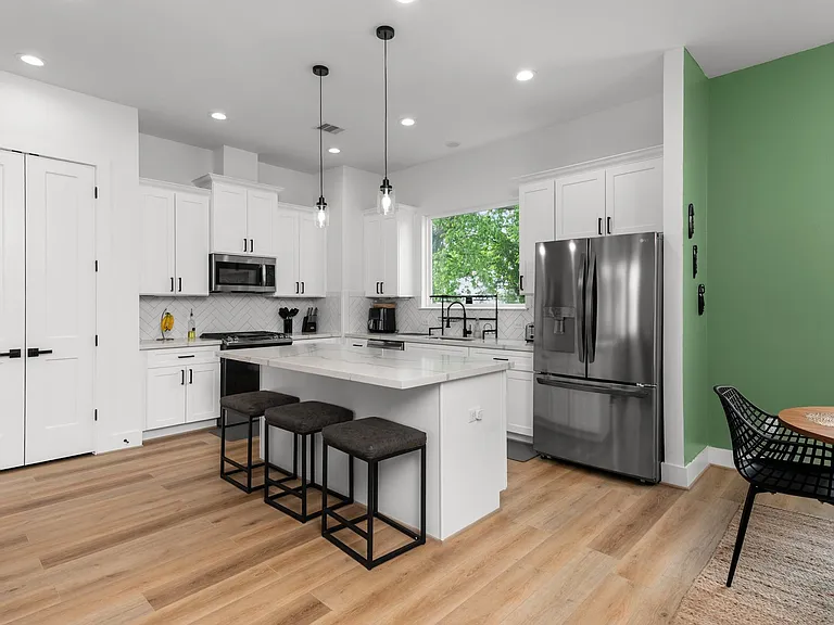 3030 Live Oak St — Photo 7