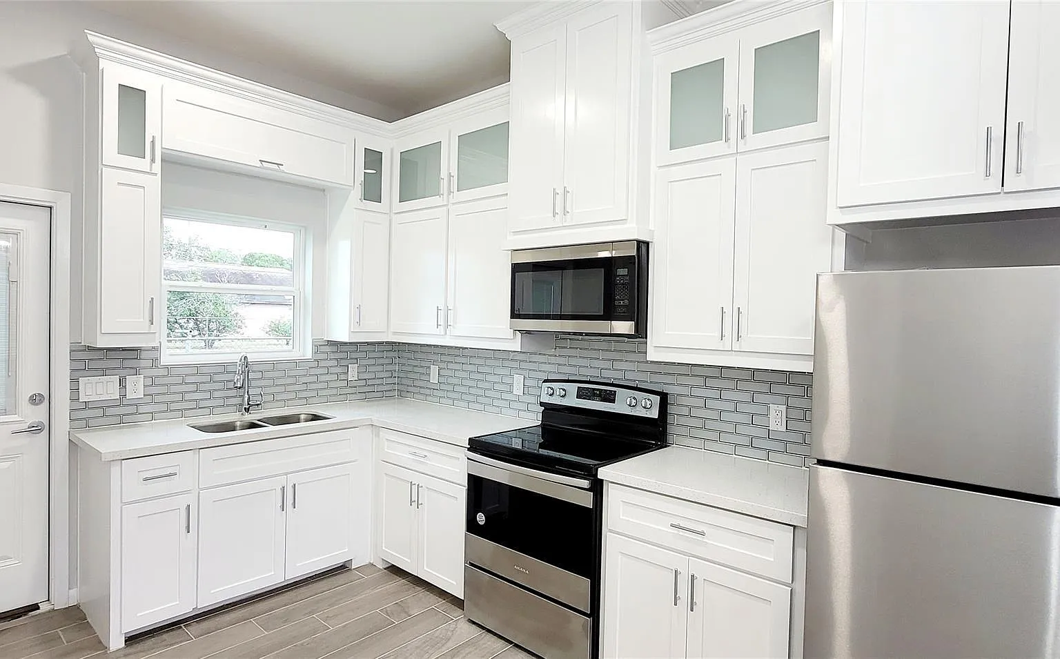 3 bed, 2.0 bath, $1,300 — Photo 4