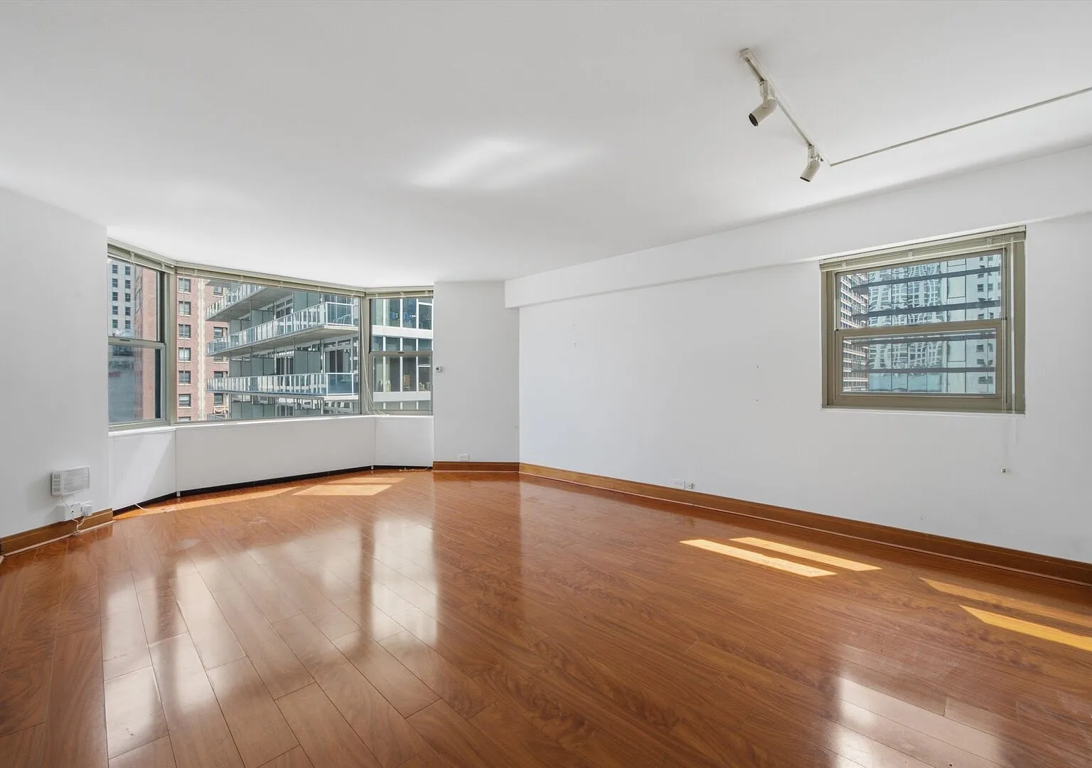 535 N Michigan Ave — Photo 4