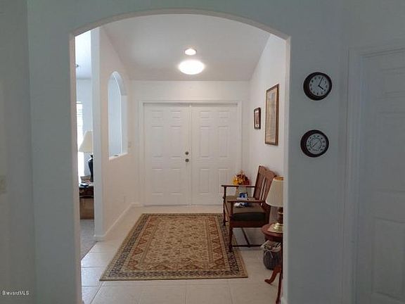 2nd image of 851 Crawford Ave SE
