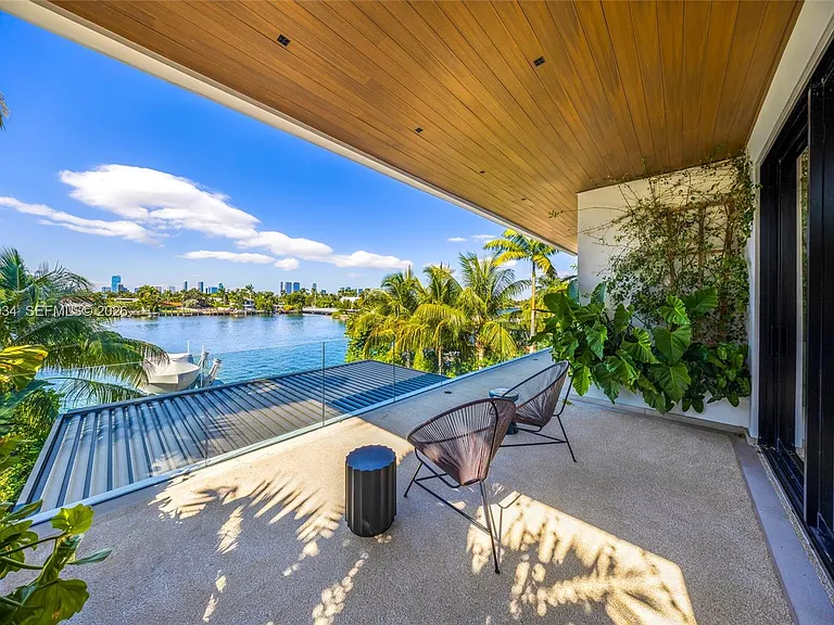 200 W Rivo Alto Dr — Photo 45
