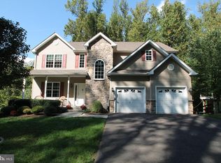 9 Tall Tree Ln, Langhorne, PA 19047