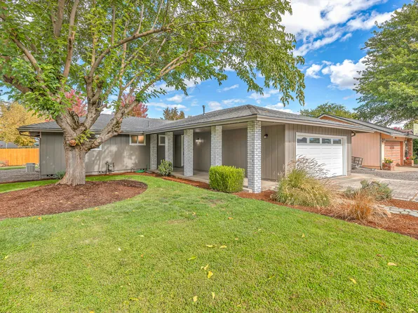 617 Hemlock Ave, Central Pt, OR 97502