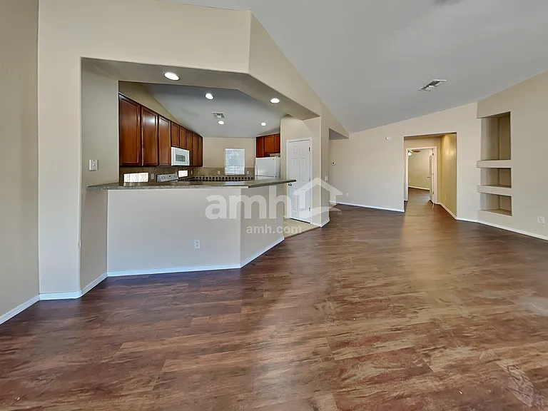 11369 W Lincoln St — Photo 7