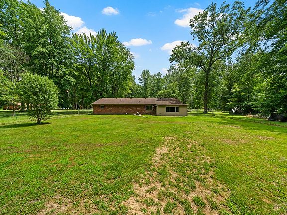 5th image of 304 Oakwood Ln