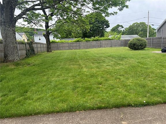 3rd image of 110 Petteys Ave