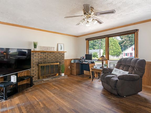 4th image of 11 Ira Allen Drive