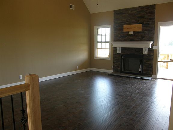 4th image of 127 Wellington Flds #127