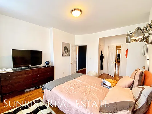 Rented by Sunrise Real Estate | media 28