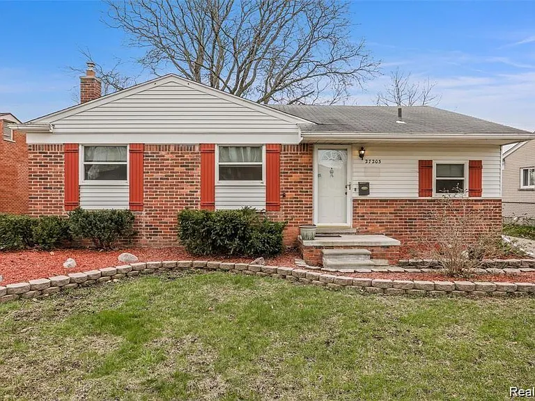 27203 Kennedy St — Photo 3