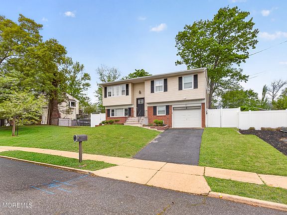 3rd image of 618 Illinois Avenue