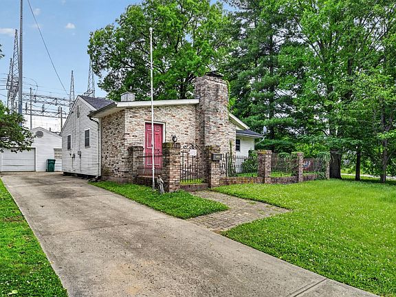 3rd image of 844 Midway Ct