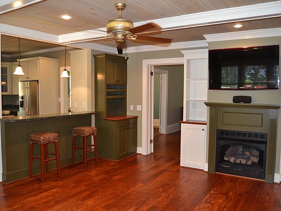 4th image of 619 Kershaw Street