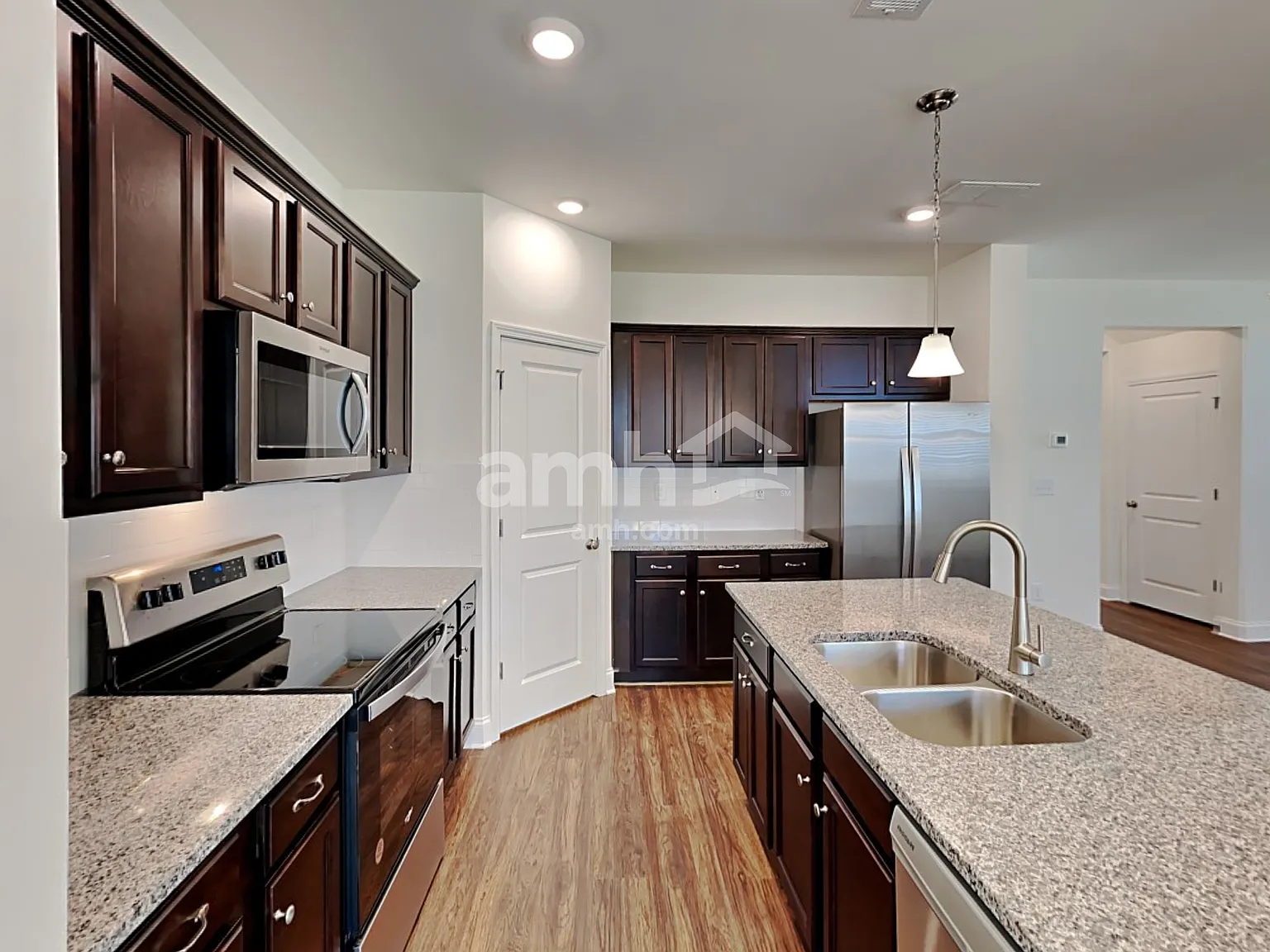 4 bed, 2.5 bath, 2183 sqft, $2,725 — Photo 3