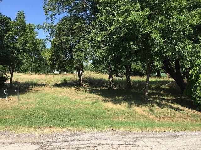 2nd image of 203 N Bonham Dr