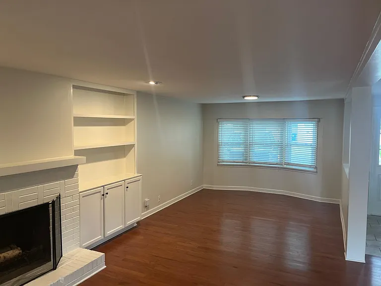 2355 Durham Dr — Photo 4
