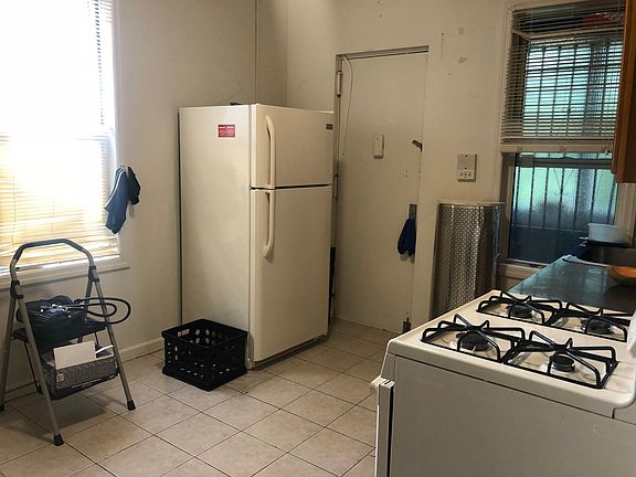 3rd image of 125 Lee Ave