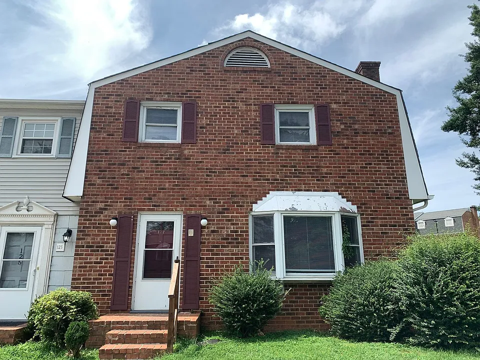 127 Holmes Cir