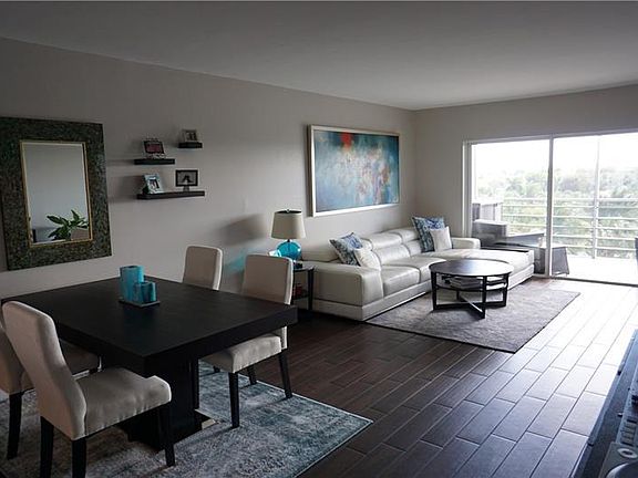 5th image of 3010 NE 16th Ave APT 301