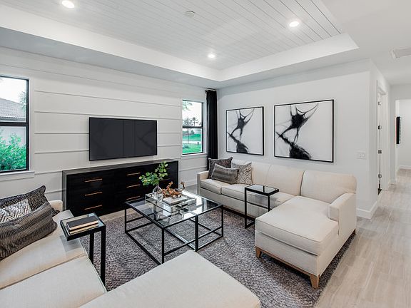 Spacious Living Room, Perfect for Entertaining