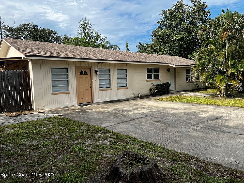 1st image of 2707 Palm Dr NE