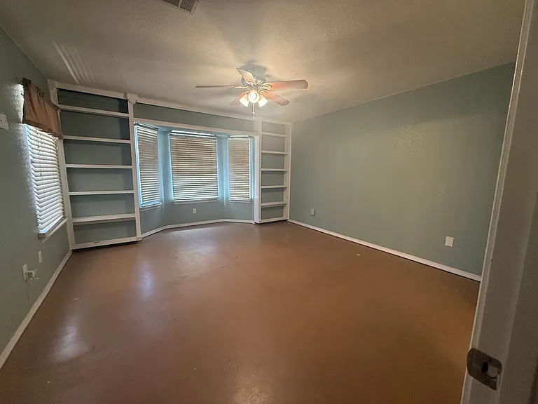609 Montwood Dr — Photo 15