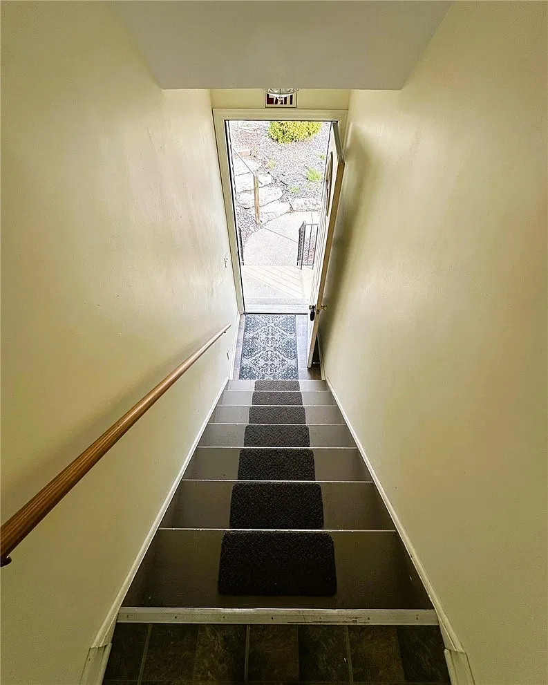 2 bed, 1064 sqft, $1,100 — Photo 4