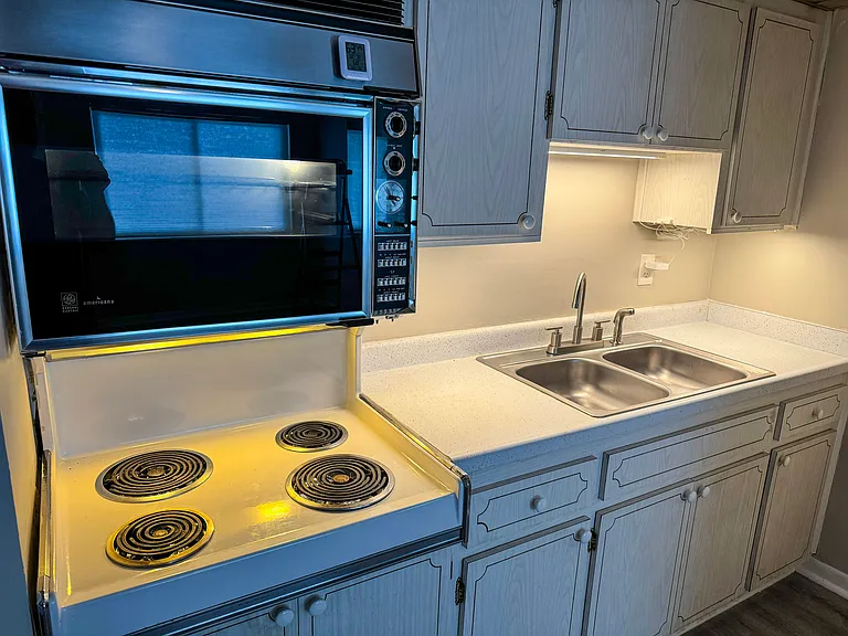 1235 S Highland Ave #F-702 — Photo 7