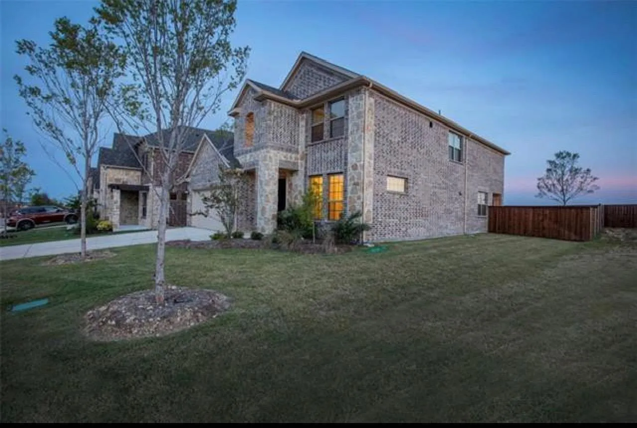 1221 Indian Grass Ln — Photo 2