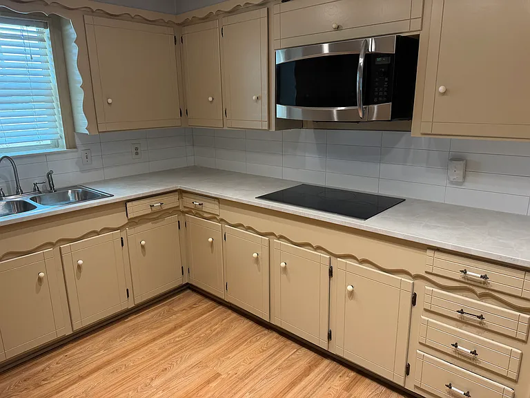 606 Laurence Dr — Photo 6