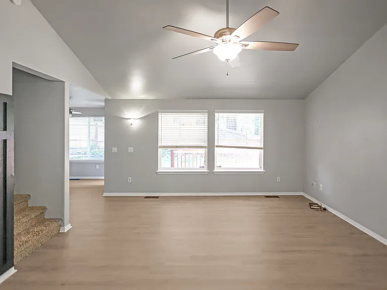 22335 Glenview Ct SE — Photo 4