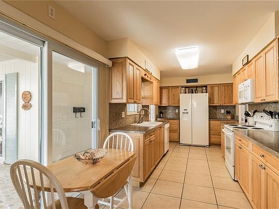 4th image of 1405 N Pebble Beach Blvd