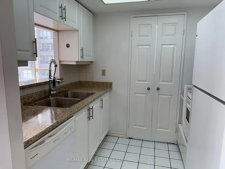 265 Enfield Pl #1403 — Photo 41