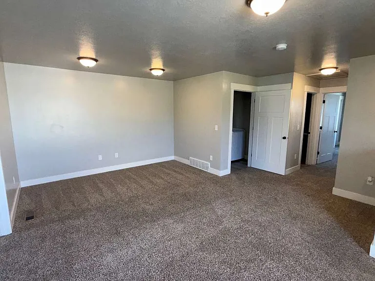 265 E 1725 N #4 — Photo 8