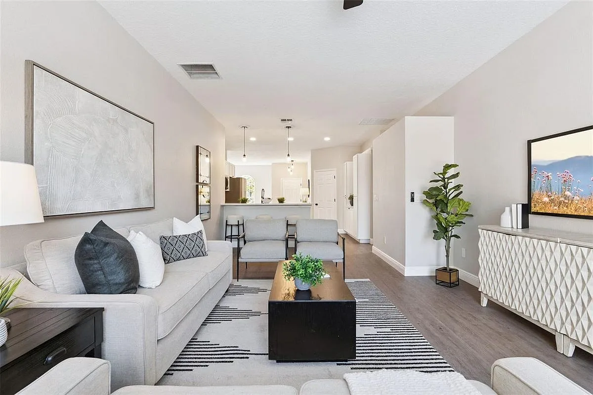 4 bed, 2.5 bath, 1825 sqft, $2,800 — Photo 4