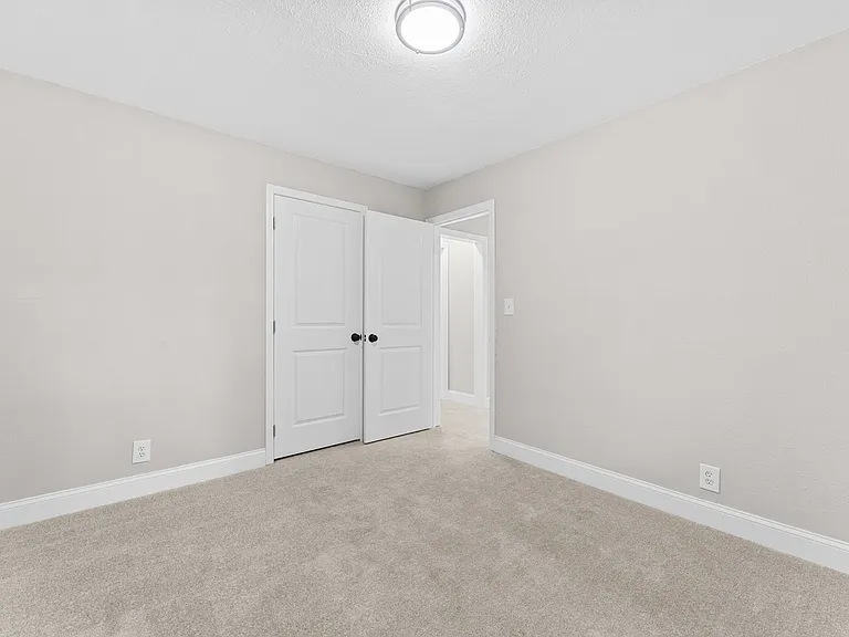 2124 Woodbine Ave — Photo 14