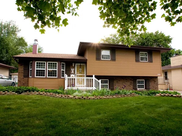 8230 Beech Ave, Munster, IN 46321