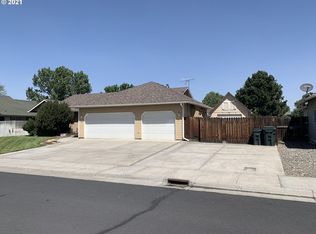936 W Hartley Ave, Hermiston, OR 97838
