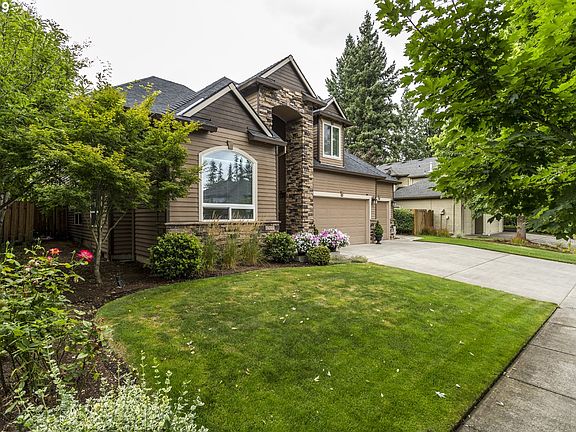2nd image of 2627 NE Aurora Dr