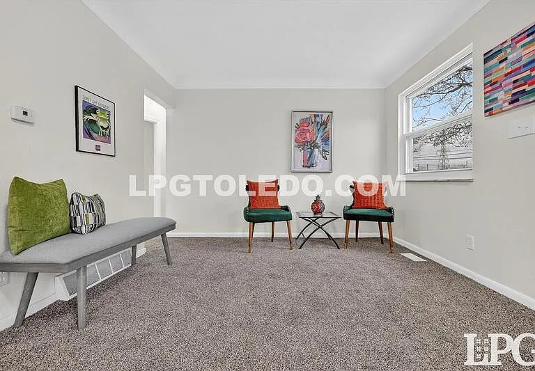 927 W Northgate Pkwy — Photo 9