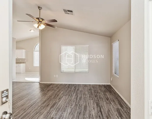 843 E Morelos St — Photo 4