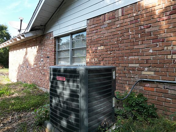 5th image of 614 Pine Cir