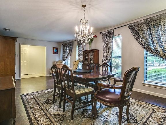 3rd image of 13608 Knollwood Dr