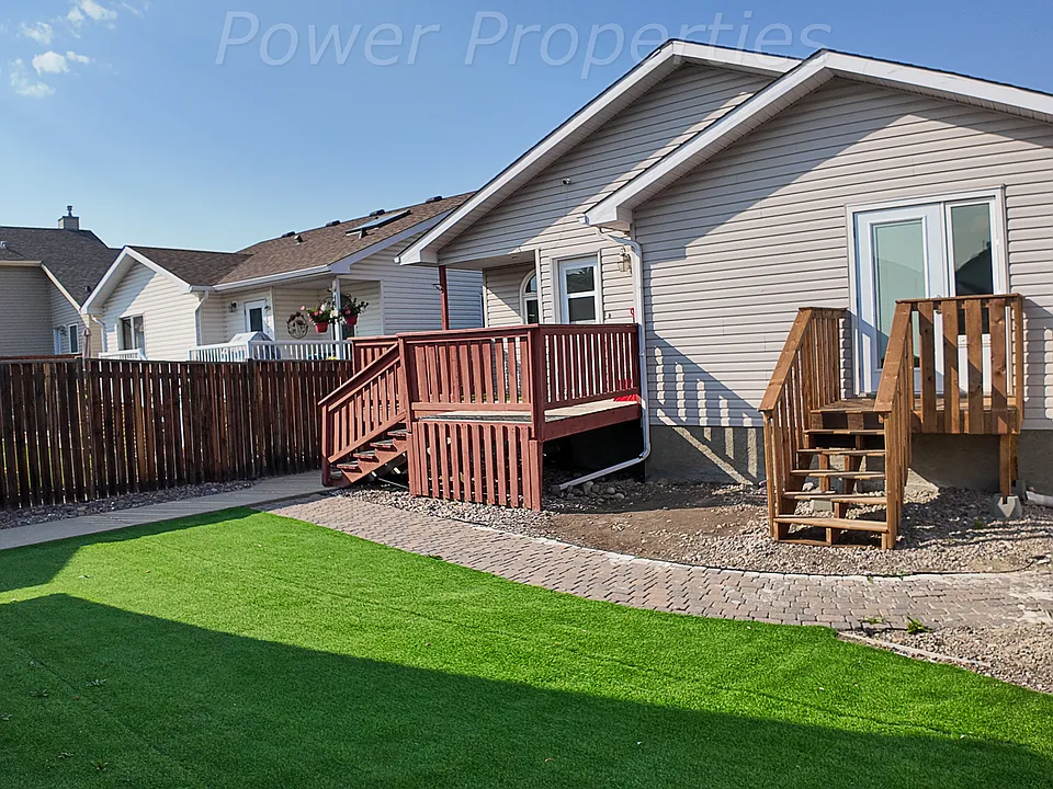 38 Riverstone Blvd W