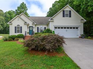 282 Covington Dr, Advance, NC 27006