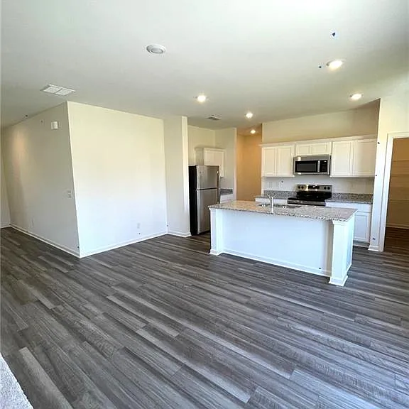 24 Rowlett Pl — Photo 3