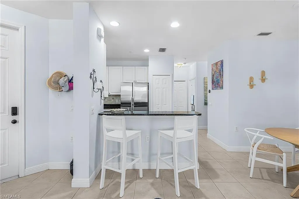 3 bed, 2.0 bath, 1381 sqft, $6,000 — Photo 4