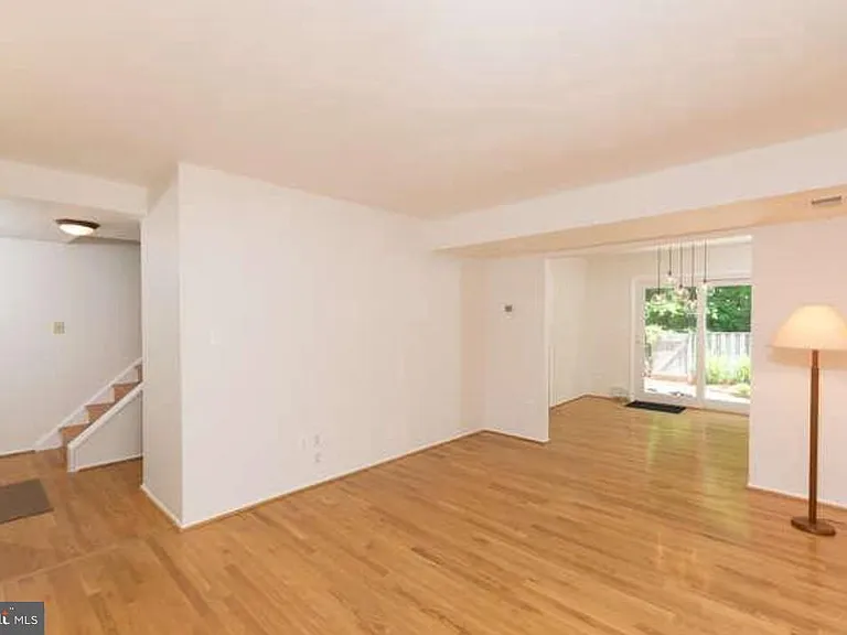 8302 Moline Pl — Photo 9