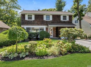 16 Locust Pl, Huntington Station, NY 11746